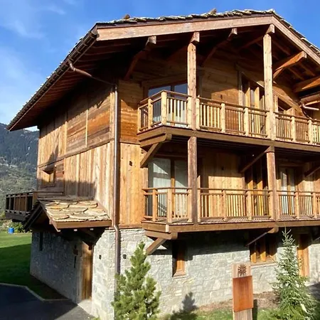Chalet Familial Avec Et Sauna A Courchevel, Proche De La Telecabine Et Des Commodites. - Fr-1-568-36